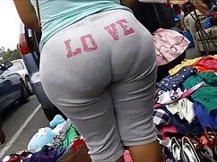 Rubia de grandes pec ...