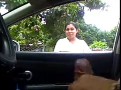 Dos tíos arrancando  ...