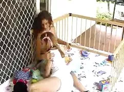 En su oficina sobre  ...