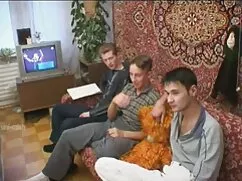 Morena en camisón ro ...