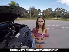 Una rubia de jugosos ...