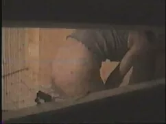 Chica mostrando madu ...