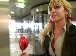 MILF tetona en bata  ...