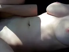 El tipo pule la raja ...