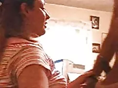 Morena sensual sirve ...