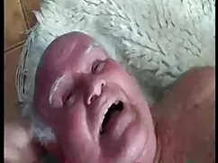 El negro le arrancó  ...